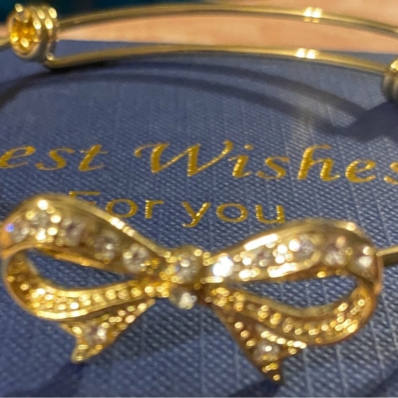 Expandable Bow Bangle Bracelet. - Picture 3 of 5